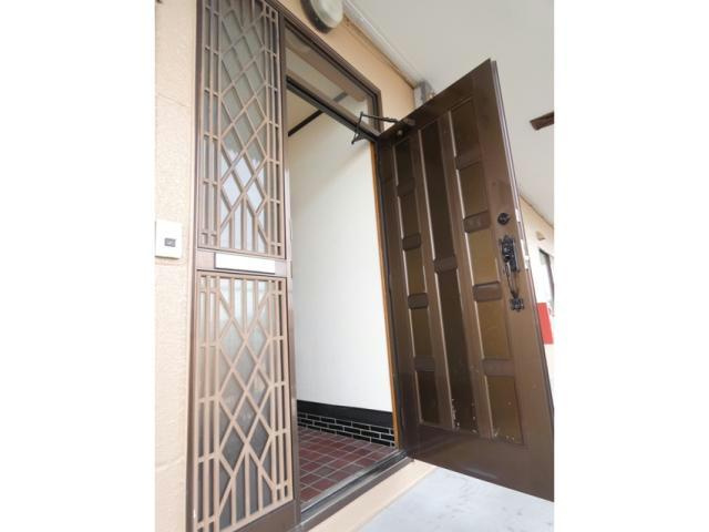 リバーハイツＡの玄関