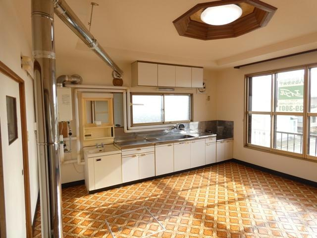 リバーハイツＡの居間・リビング