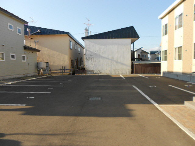 レオパレス丹頂の駐車場