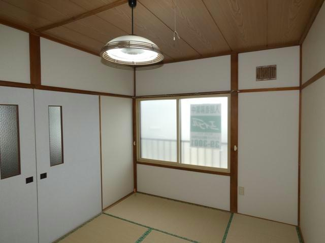 高橋マンションの居間・リビング