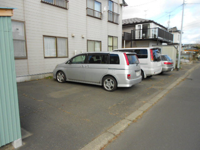 高橋マンションの駐車場