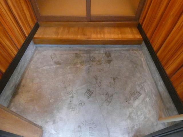 高橋マンションの玄関
