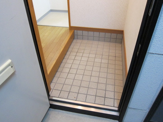 ハイツポプルスの玄関