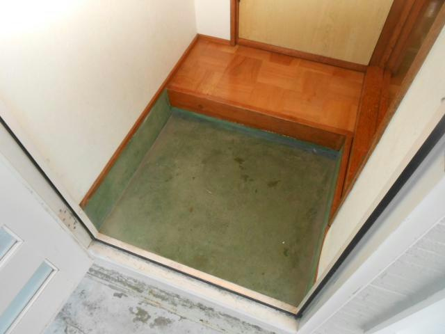 ハッピーハイツの玄関