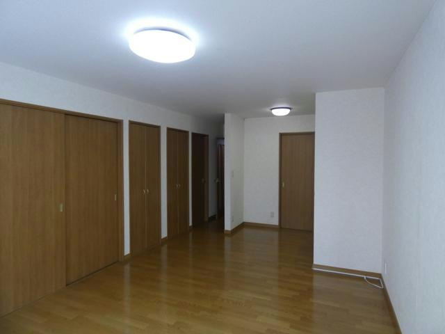 ハイツエミールⅡの居間・リビング