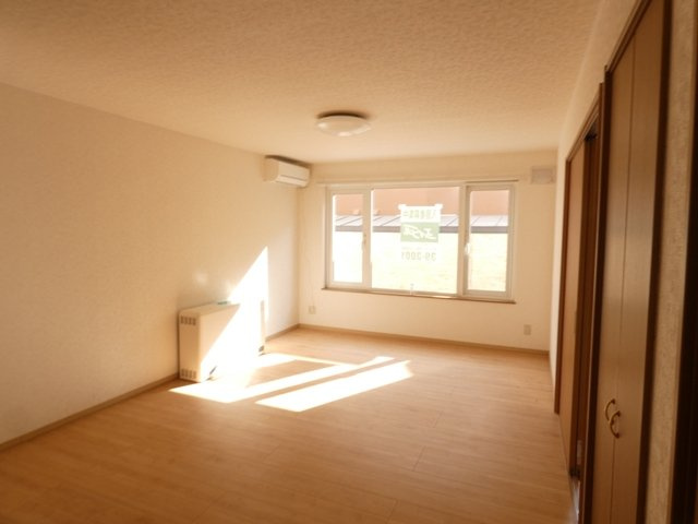 ハイツエミールⅡの居間・リビング