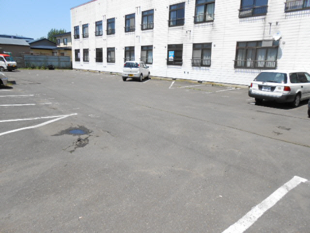 コーポ楽の駐車場