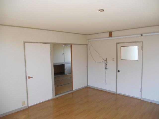 プレイス・ピア鶴野の居間・リビング