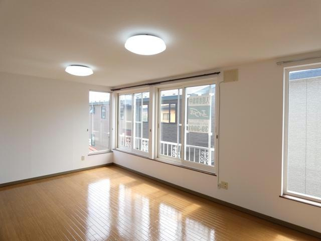 拓穂ハイツ（若葉４－４５）の居間・リビング