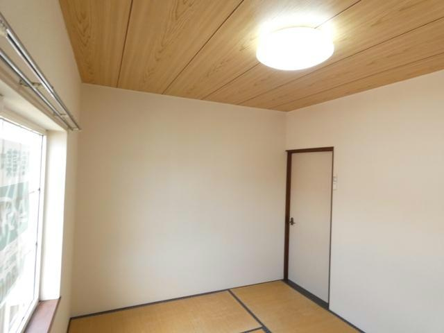 拓穂ハイツ（若葉４－４５）の居間・リビング