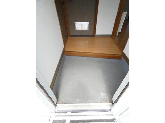 拓穂ハイツ（若葉４－４５）の玄関