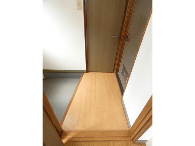 拓穂ハイツ（若葉４－４５）の玄関