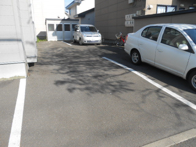 プロスパ壱番館の駐車場
