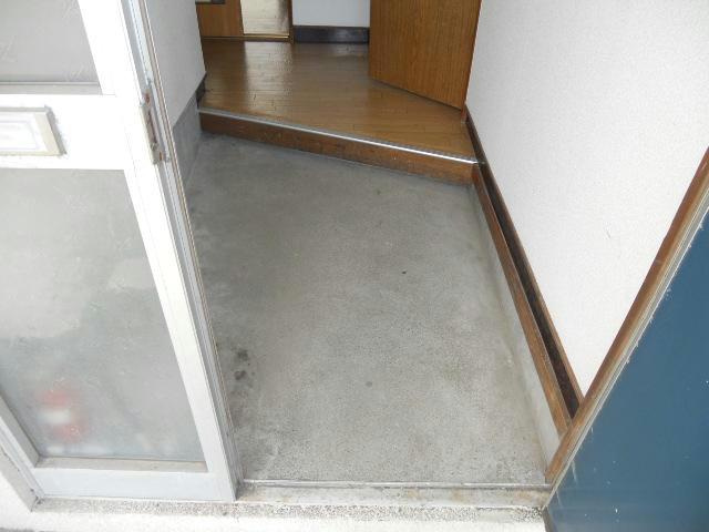 喜代丸ハイツの玄関