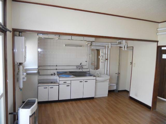 喜代丸ハイツの居間・リビング