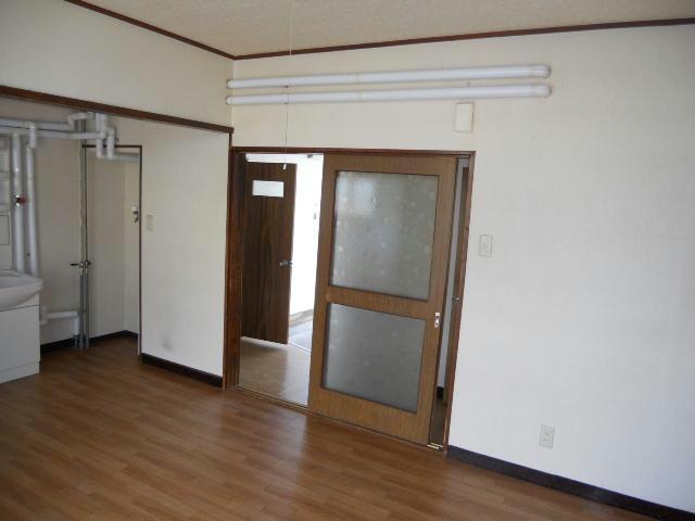 喜代丸ハイツの居間・リビング