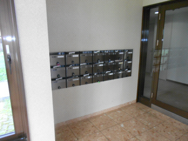 芦野マンション３号棟のエントランス