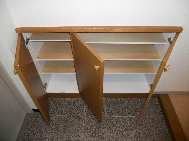 芦野マンション３号棟の玄関