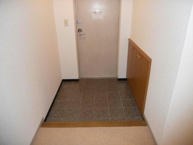 芦野マンション３号棟の玄関