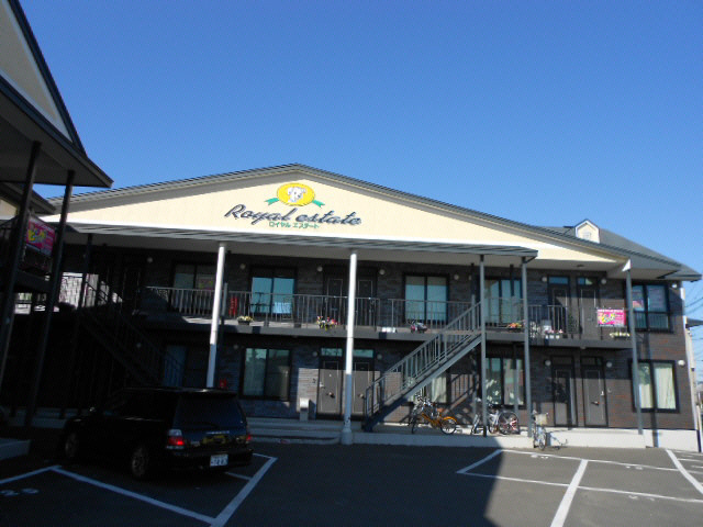 ロイヤルエステートのエントランス