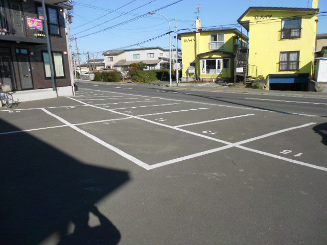ロイヤルエステートの駐車場