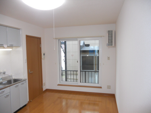 ロイヤルエステートの居間・リビング