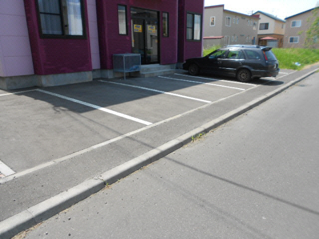 ビラ文苑７号館の駐車場