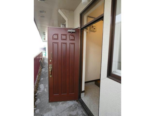 ハイツシエスタの玄関