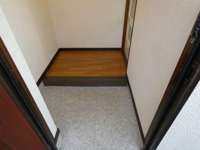 ハイツシエスタの玄関