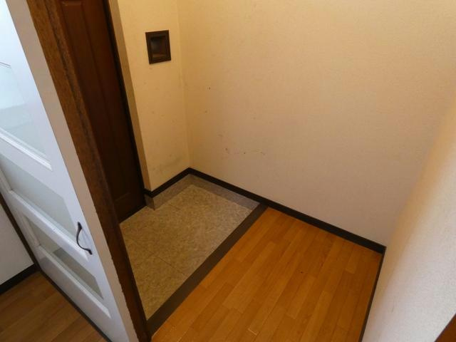 ハイツシエスタの玄関