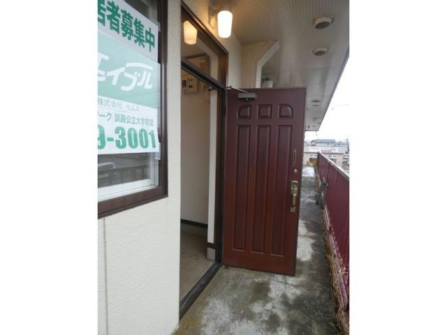 ハイツシエスタの玄関