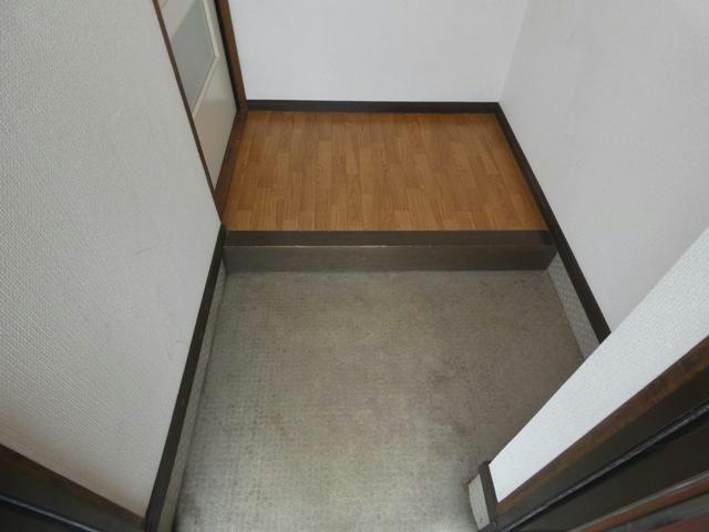 ハイツシエスタの玄関