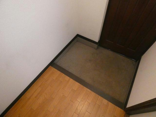 ハイツシエスタの玄関