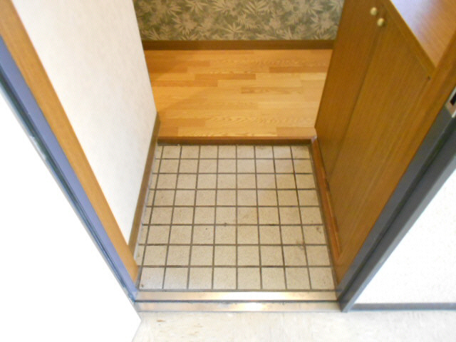 サンクスビルの玄関