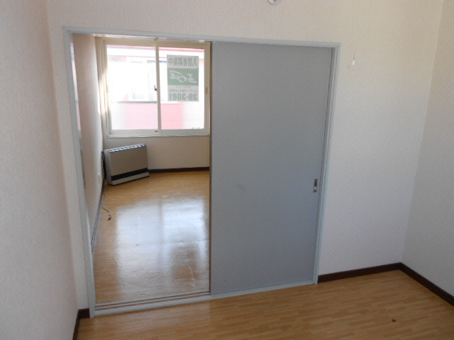 フィメールベガの居間・リビング