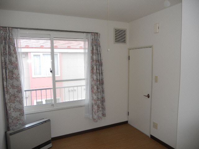 フィメールベガの居間・リビング