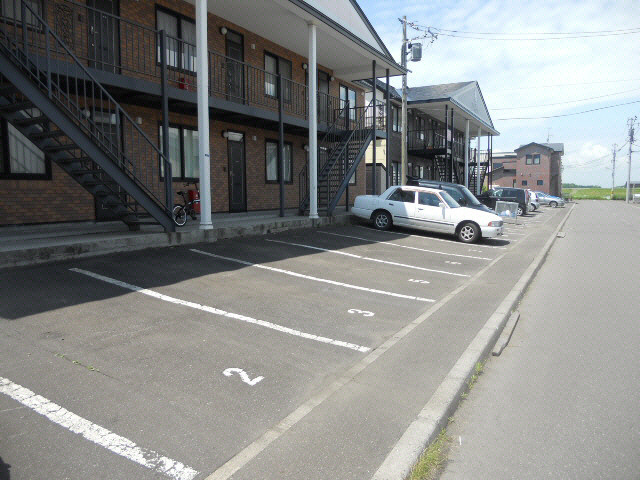 エステートｉｎアースの駐車場