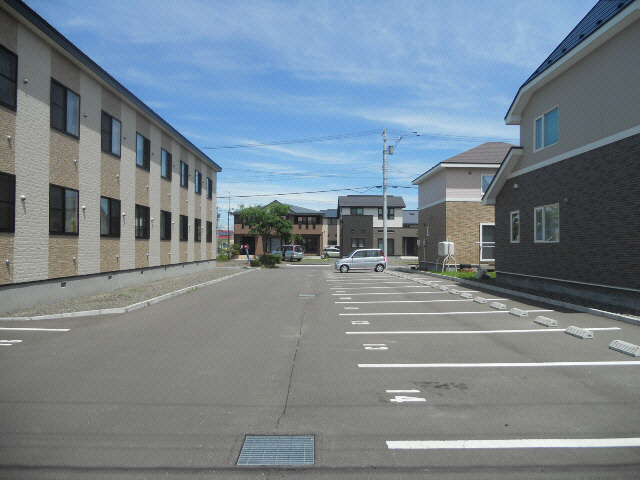 レオパレスふみぞのの駐車場