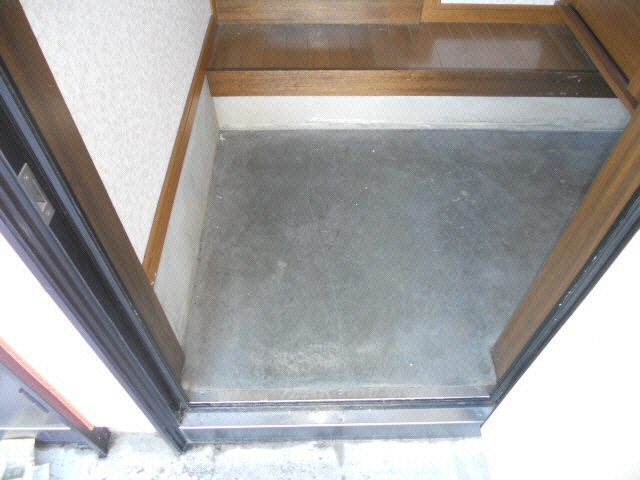 ひまわりハイツⅡの玄関