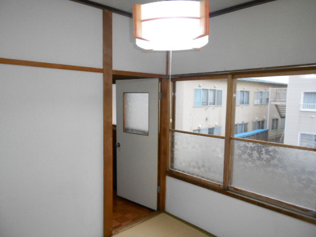 三上マンション（中園町）の居間・リビング