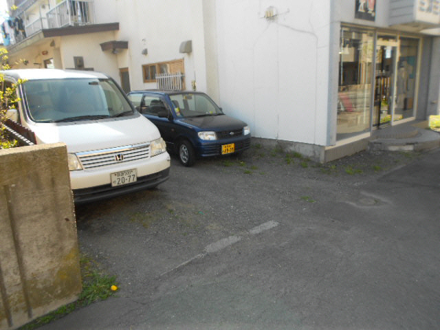 三上マンション（中園町）の駐車場