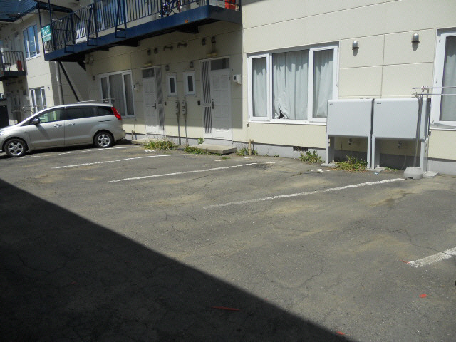 ライフ（睦）の駐車場