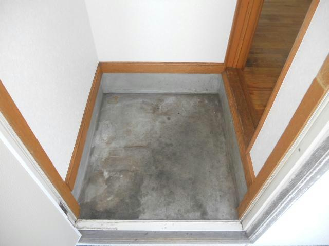 竹栄ハイツの玄関