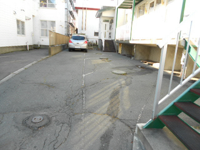 竹栄ハイツの駐車場