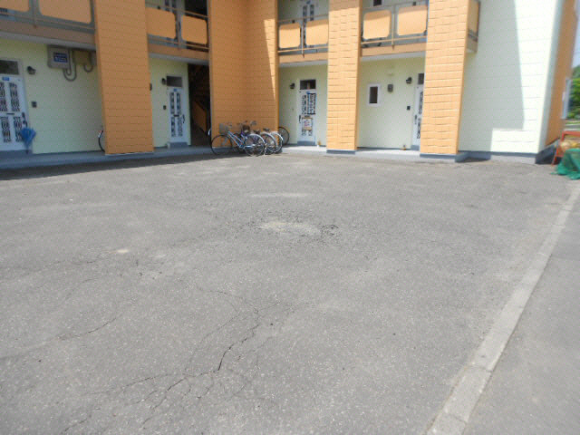 ヴィレッジ芦野の駐車場