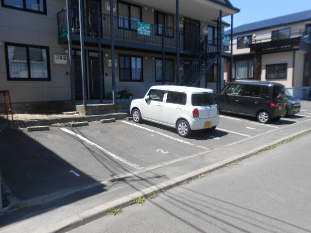 アーバンフェニックスの駐車場