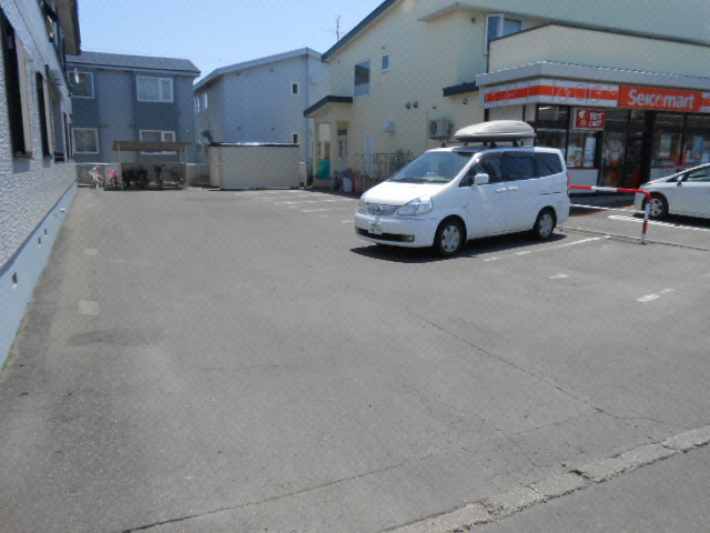 エスタミ菊地の駐車場