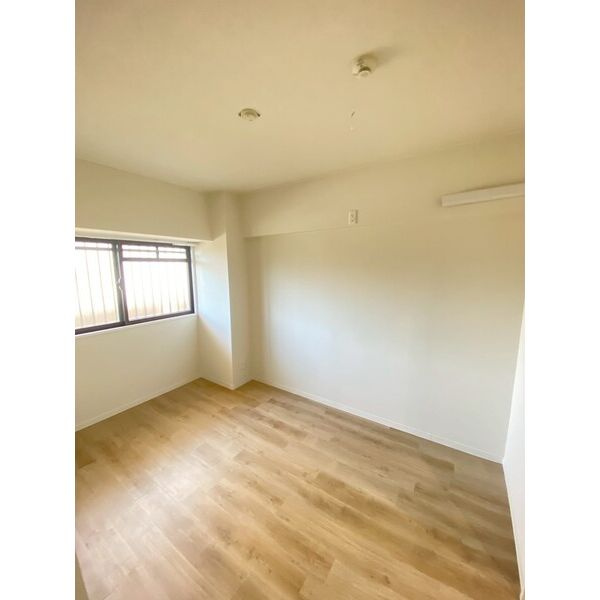 インプルーブ緑地公園の居間・リビング