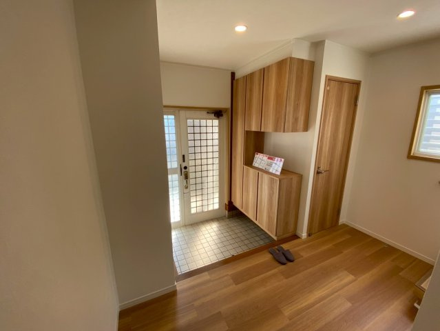 平子町長池上の玄関|玄関です