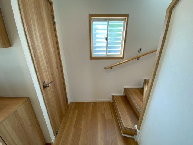 平子町長池上の内装